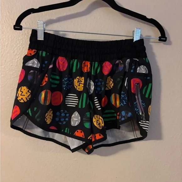 Lululemon Tracker Short 2015 Seawheeze Circle Pills size 6 - Picture 2 of 4